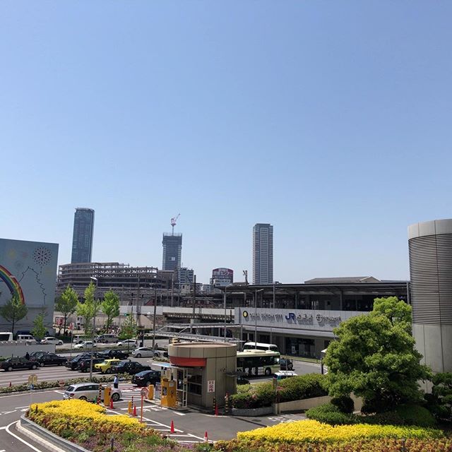 今日は初めてのお見合い前に会員さまとランチしながら打ち合わせ。方向性や拘りを確認していきました！少し緊張がほぐれました♫と嬉しい言葉をいただき、こちらもホッといたしました。ところで梅田はよく皆さまもよく利用されると思いますが、どこも混んでますよね。そんな時、穴場を見つけると嬉しくなります。デートでも、できる限り交際したての頃は並ぶことは避けたいところ。男性は事前予約や場所のリサーチは外せませんよ。あまり詳しくない方はもちろん私からアドバイスさせていただきます。ご相談はこちらまで↓↓結婚相談所ビリーブインユアセルフ 婚活コンサルタント 米田TEL: 06-7181-0477MAIL: info@bridal-biy.comLINE: @mdz5153v をお友だち登録→メッセージ送信それにしても今日は良い天気！心地よい風を感じます。春は出会いの季節ですよ♡#結婚相談所 #ビリーブインユアセルフ #biy #ibj #婚活 #お見合い #大人の婚活 #男のモテ婚 #大阪市住吉区あびこ