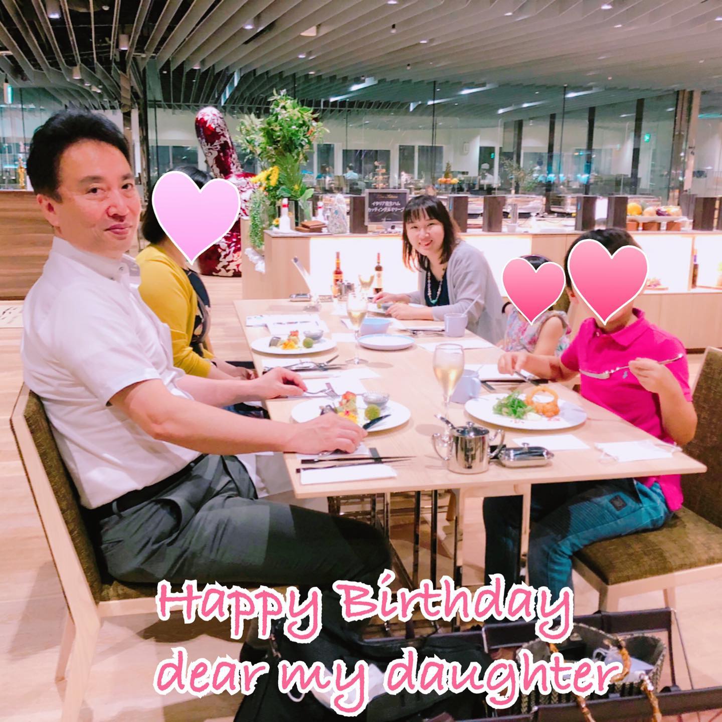 娘の誕生日を家族でお祝いしました。外食自体が久しぶり！！普段はバイキングですが、感染予防の為、全部運んでくださり安心です。子どもにもとても優しく、ホスピタリティ精神満点のお店で満足でした。お見合いやデート場所としても最近お勧めしているホテルロイヤルクラシック大阪@なんば　ユラユラ(お見合いはコアガリがお勧め！)です。さて、２４歳女性、２５歳男性と最近２０代の方からのご入会も増えていて嬉しいです。娘と同世代ですが、４０代代表の私からすると、最近の２０代の皆さまは地に足がついていて、結婚への考え方が堅実だなと感じる方多いです。料金もすごく始めやすい料金設定を作っているので、婚活されている２０代の皆さま、アプリだとちょっと怖いなと思っている皆さま、安心安全な結婚相談所での婚活について考えてみてくださいね。面談はもちろん無料！お試し検索もできますし、成婚までずっと同じカウンセラーで、こんな方が相談乗ってくれるんだなぁとわかるのが何よりも安心ですよ一緒に幸せな結婚?相手を見つけましょう！ﾟ*･゜ .｡.:*･゜ﾟ･*.｡.:*･*･.｡.:*･゜.｡.:*･結婚相談所ビリーブインユアセルフ婚活サロン：大阪市住吉区あびこ出張カウンセリング：関西全域お問い合わせは↓↓TEL:06-7181-047MAIL: info@bridal-biy.comLINE: @mdz5153v をお友達登録･*.｡.:*･*･.｡.:*･゜.｡.:*･゜･*.｡.:*･*･.｡.:#結婚相談所 #大阪市住吉区あびこ#ビリーブインユアセルフ #biy#ibj #婚活 #お見合い #仲人#婚活してる人と繋がりたい#成婚率の高い結婚相談所#心から幸せだと思える結婚をしたい方のための相談所#仲人型結婚相談所#継続は力なり #諦めたらそこで試合終了ですよ #20代の婚活 #20代の婚活お任せください
