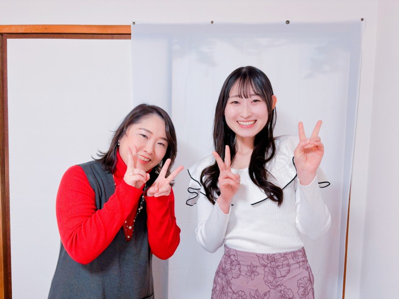 大阪結婚相談所ビリーブインユアセルフのあびこサロンにて代表とMさんのツーショット写真