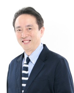 大阪結婚相談所ビリーブインユアセルフカウンセラー米田眞二の近影。婚活者の皆様に「大丈夫です」と微笑みかけている上半身像。